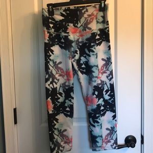 Old Navy Active Floral Capri Leggings